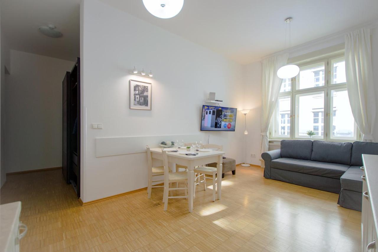 Modern Charvátova Praag